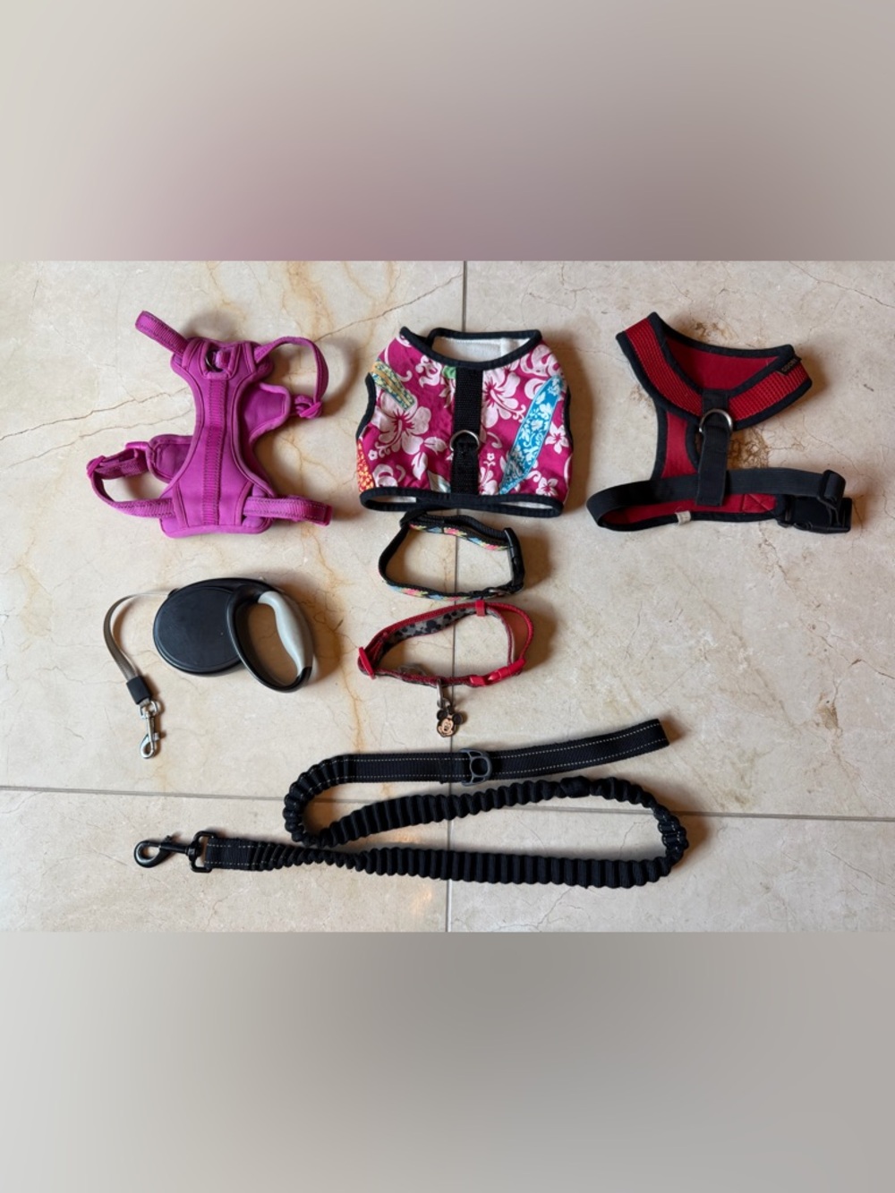 3 Dog Harness ,2 Extendable Leashes And 2 Collars For Dog Up To 15#s